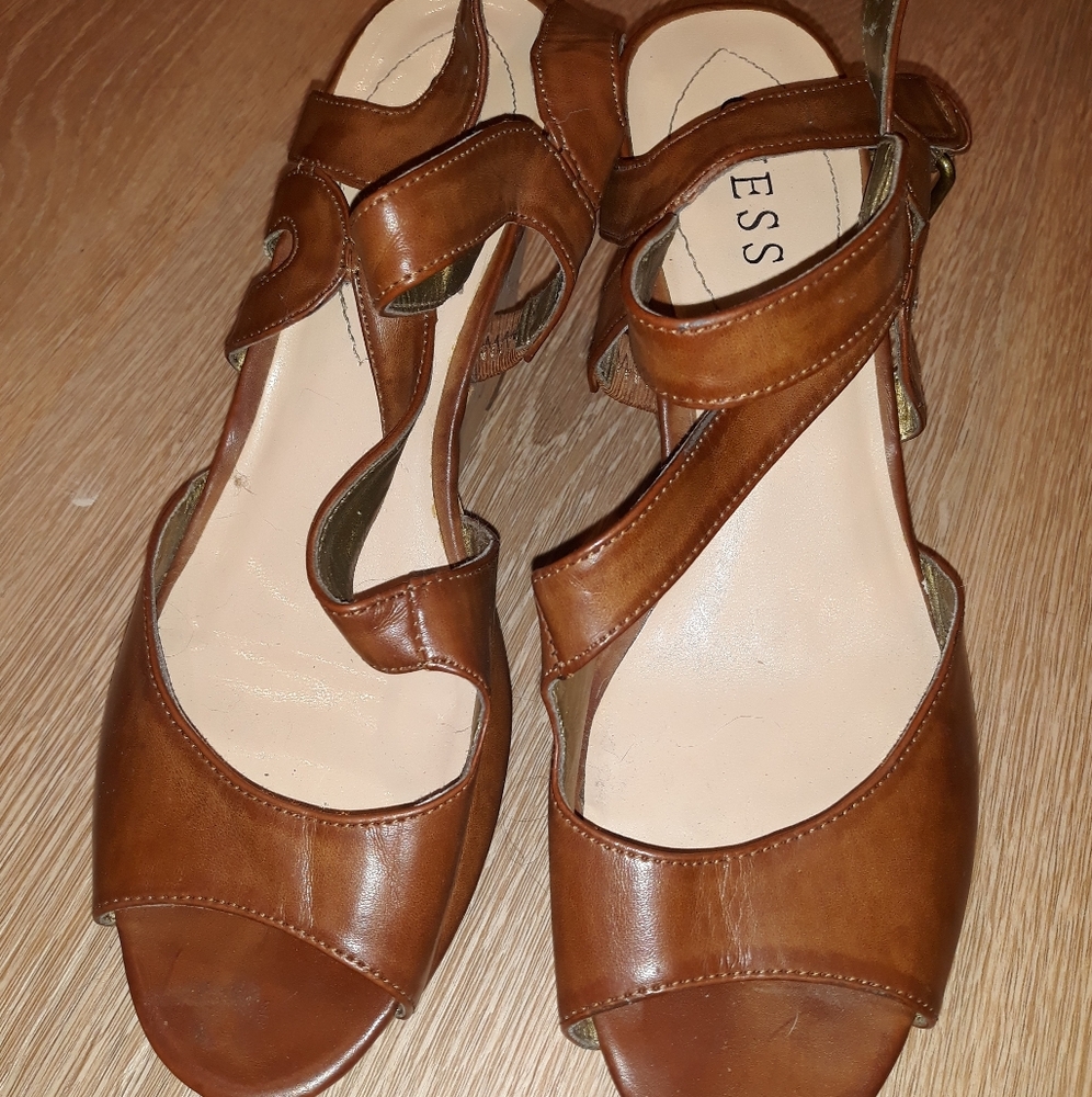 Guess wedges
